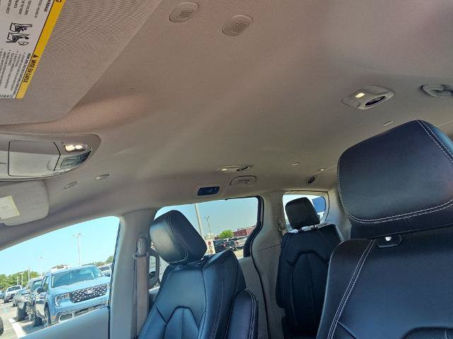 Used 2023 Chrysler Pacifica Touring-L FWD image 29