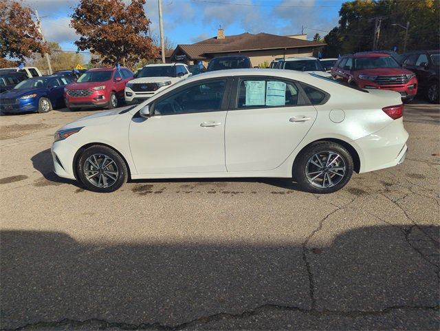Used 2023 Kia Forte LXS image 7