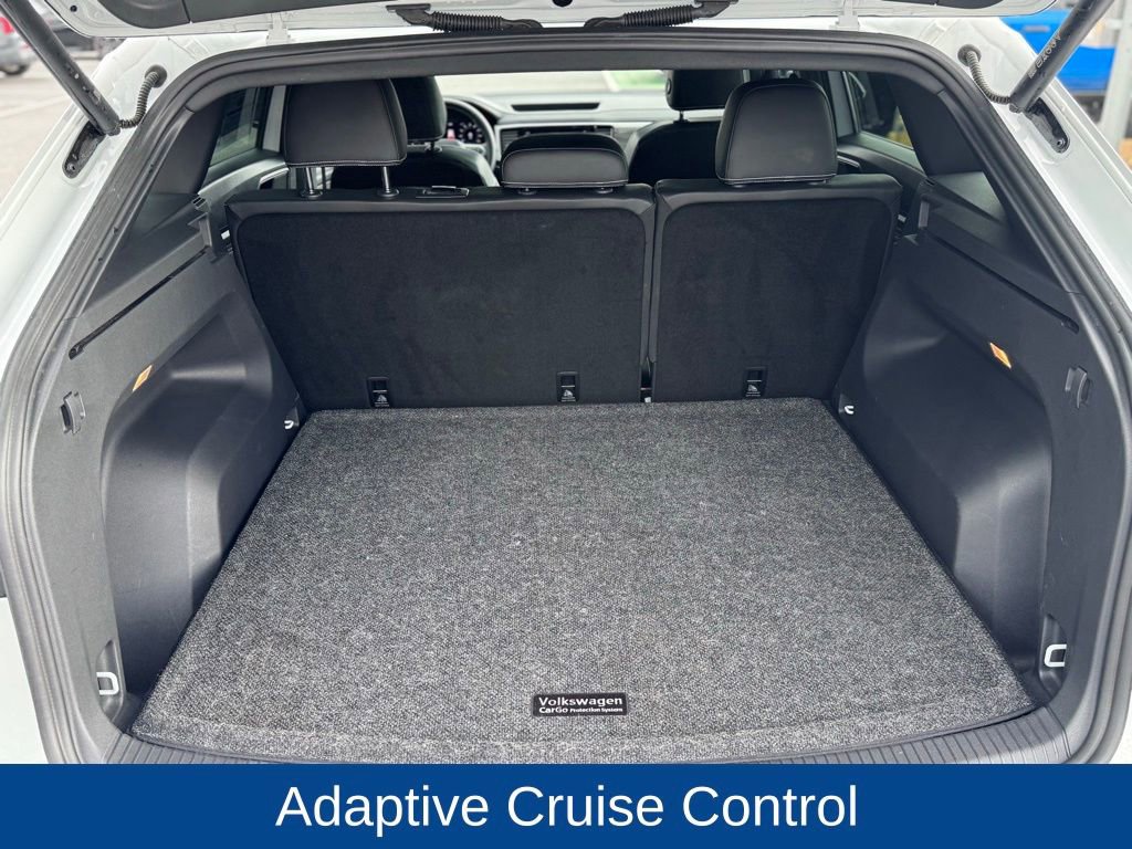 Used 2023 Volkswagen Atlas Cross Sport SE w/ Panoramic Sunroof Package image 7