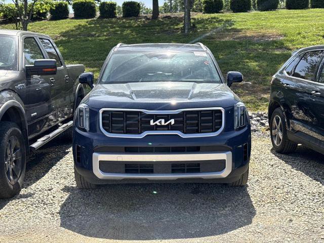 Used 2025 Kia Telluride S FWD image 2