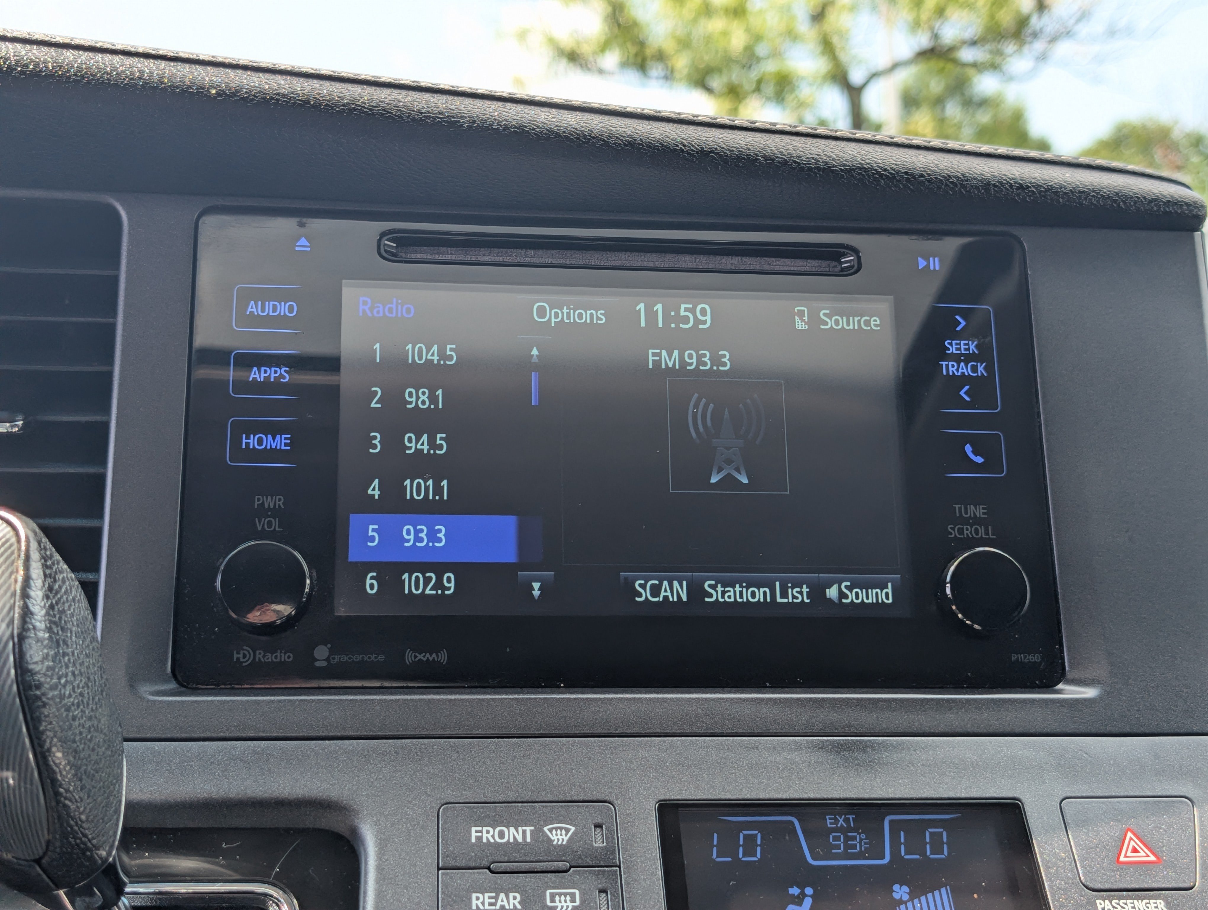 Used 2017 Toyota Sienna SE Premium FWD image 29