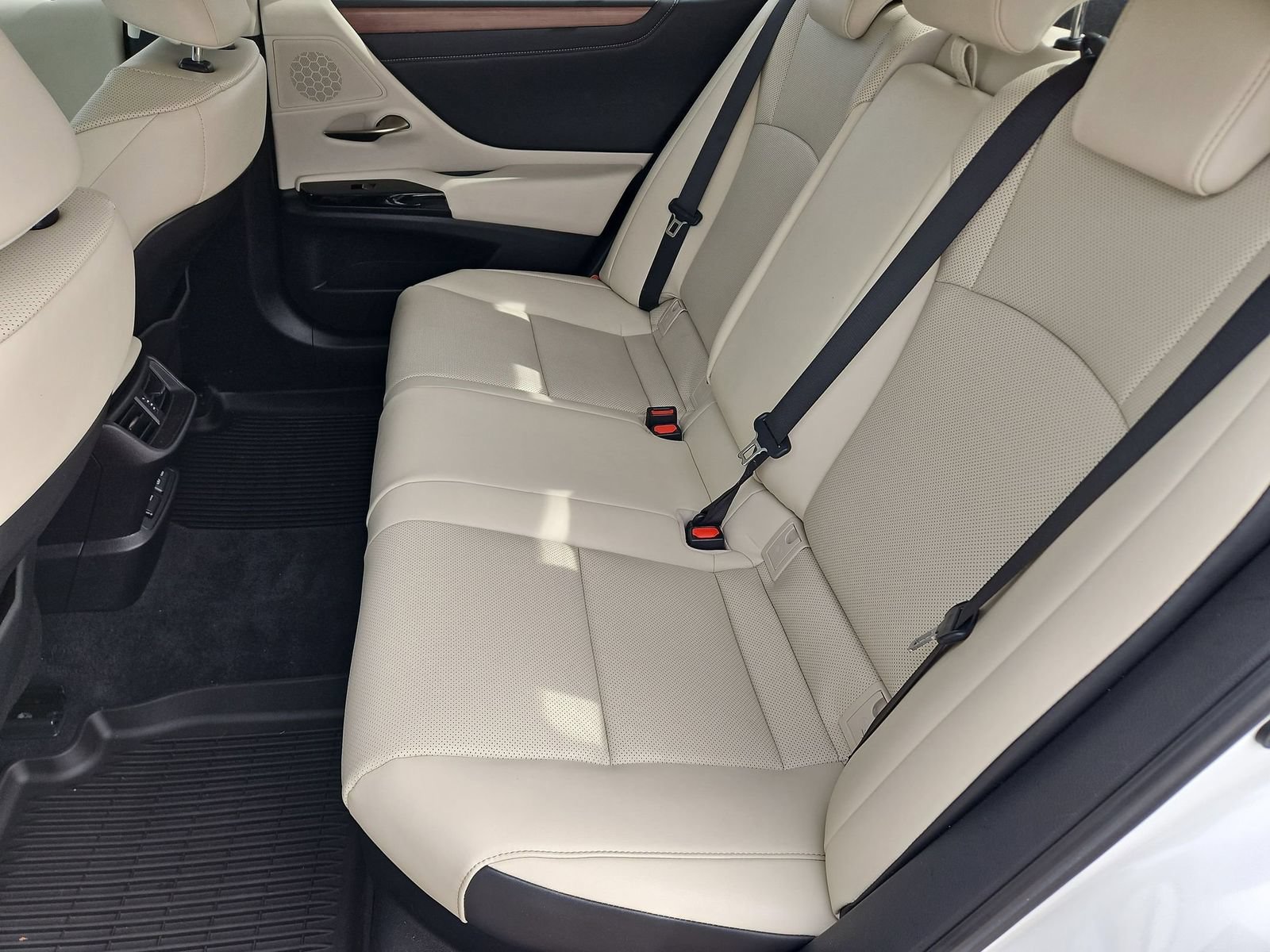 Used 2025 Lexus ES 300h w/ Premium Package FWD image 23