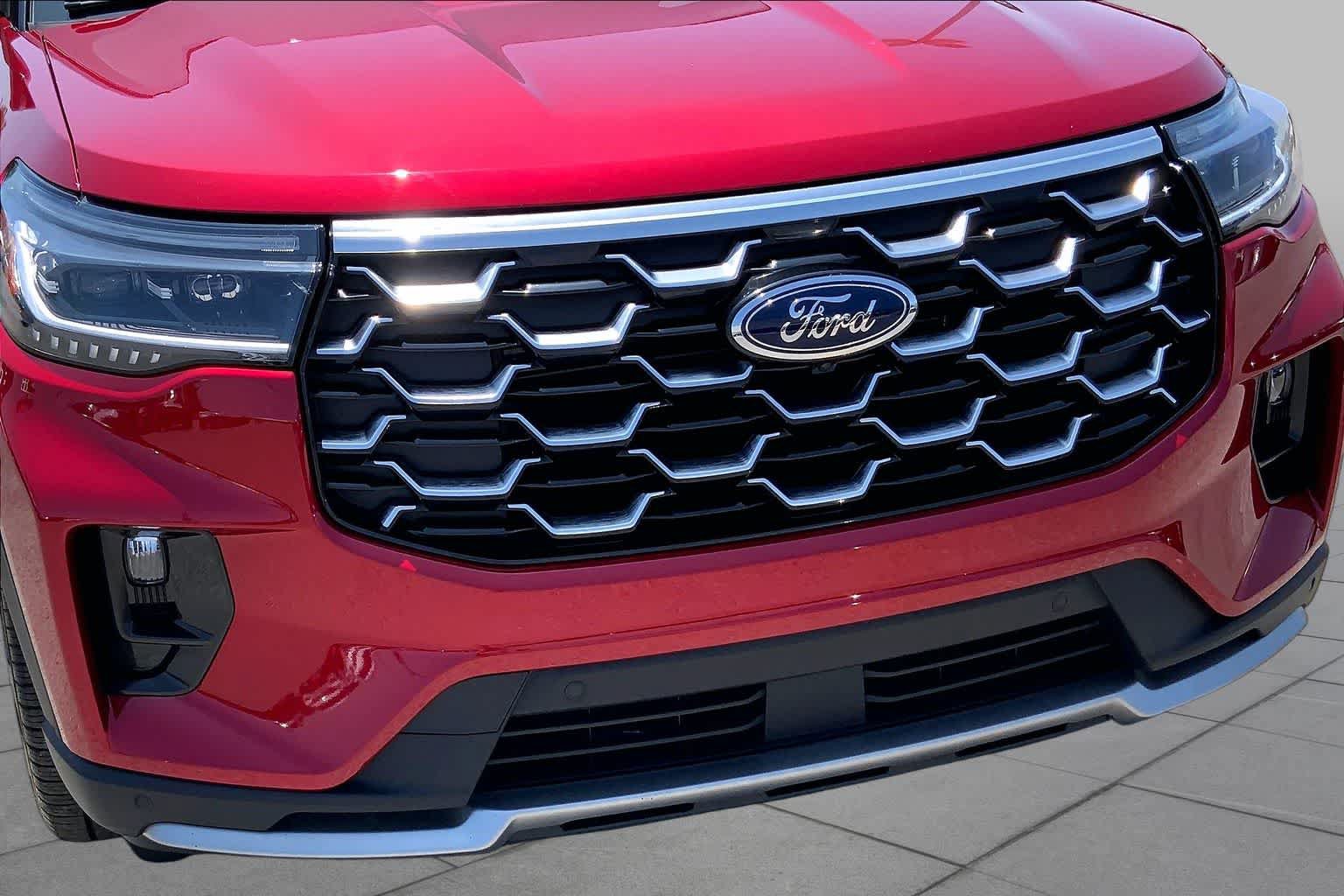Certified 2025 Ford Explorer Platinum w/ Ultimate Package AWD/4WD image 30