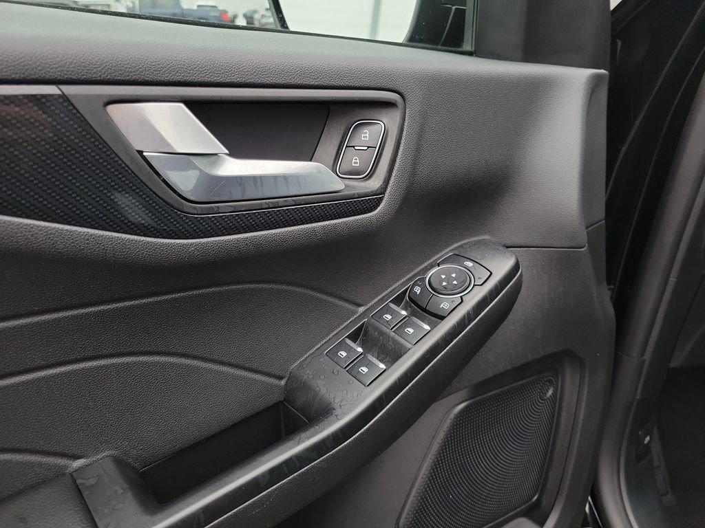 Certified 2025 Ford Escape ST-Line AWD/4WD image 19