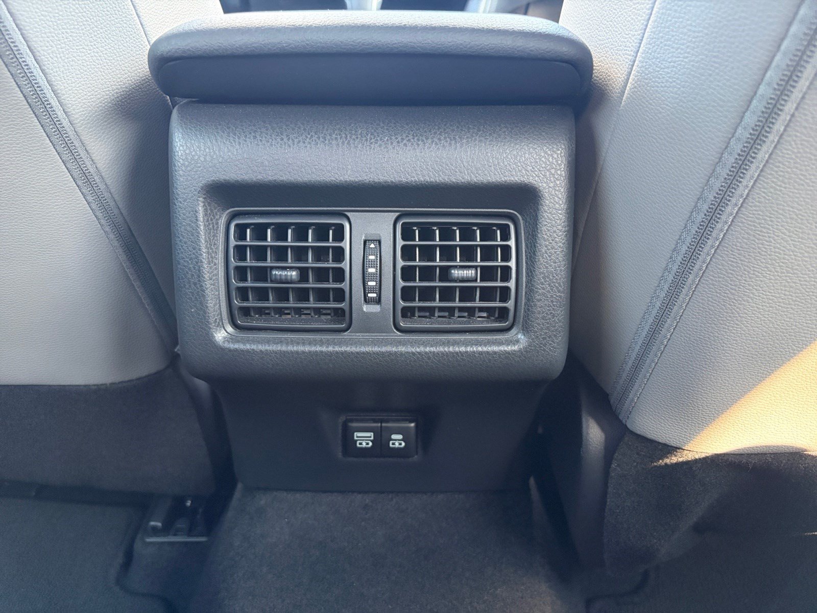 Used 2025 Toyota Camry SE FWD image 26
