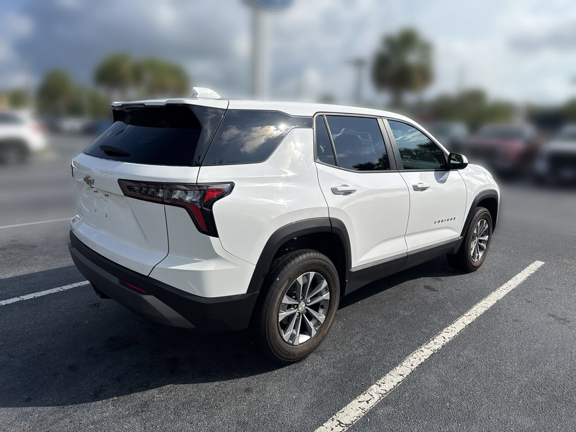 Used 2025 Chevrolet Equinox LT FWD image 4