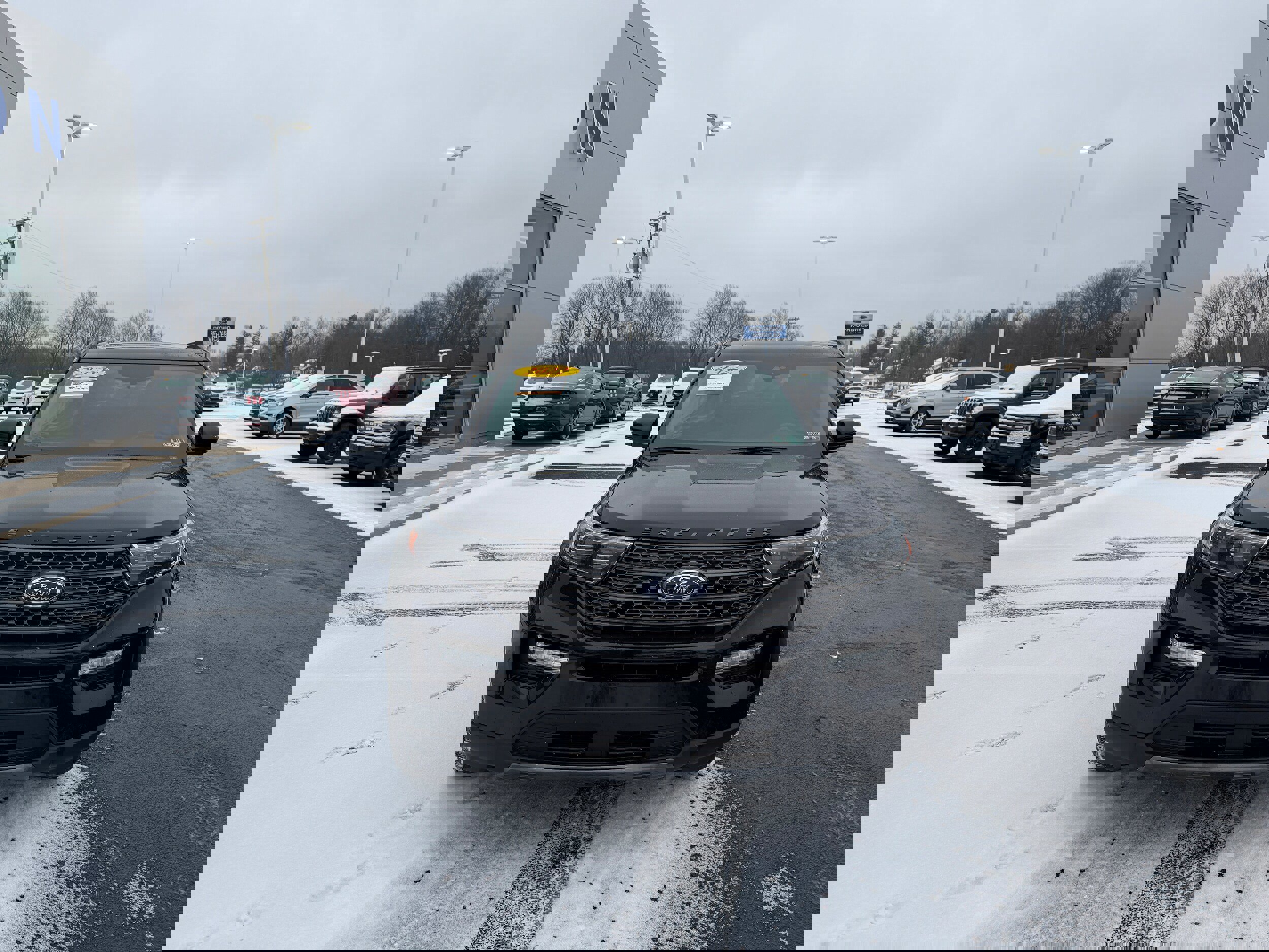 Certified 2022 Ford Explorer XLT w/ Equipment Group 202A image 9