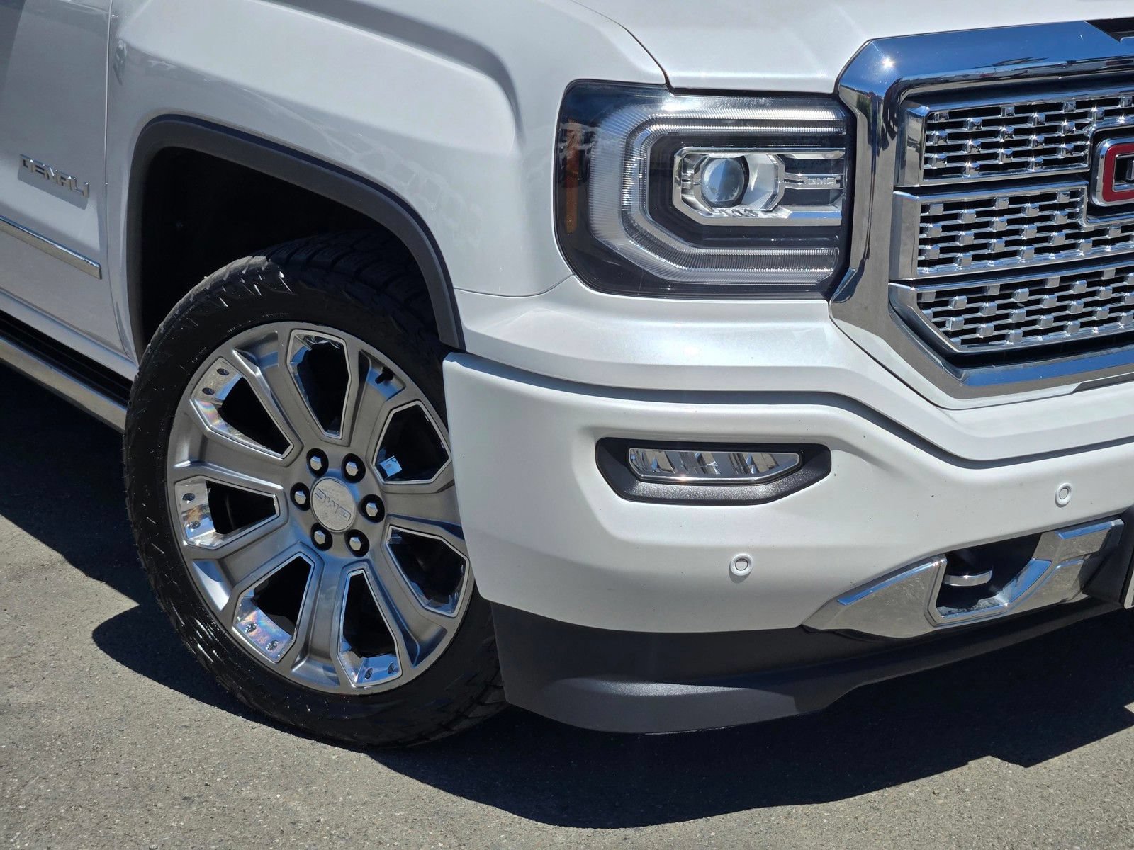Used 2018 GMC Sierra 1500 Denali w/ Denali Ultimate Package AWD/4WD image 9