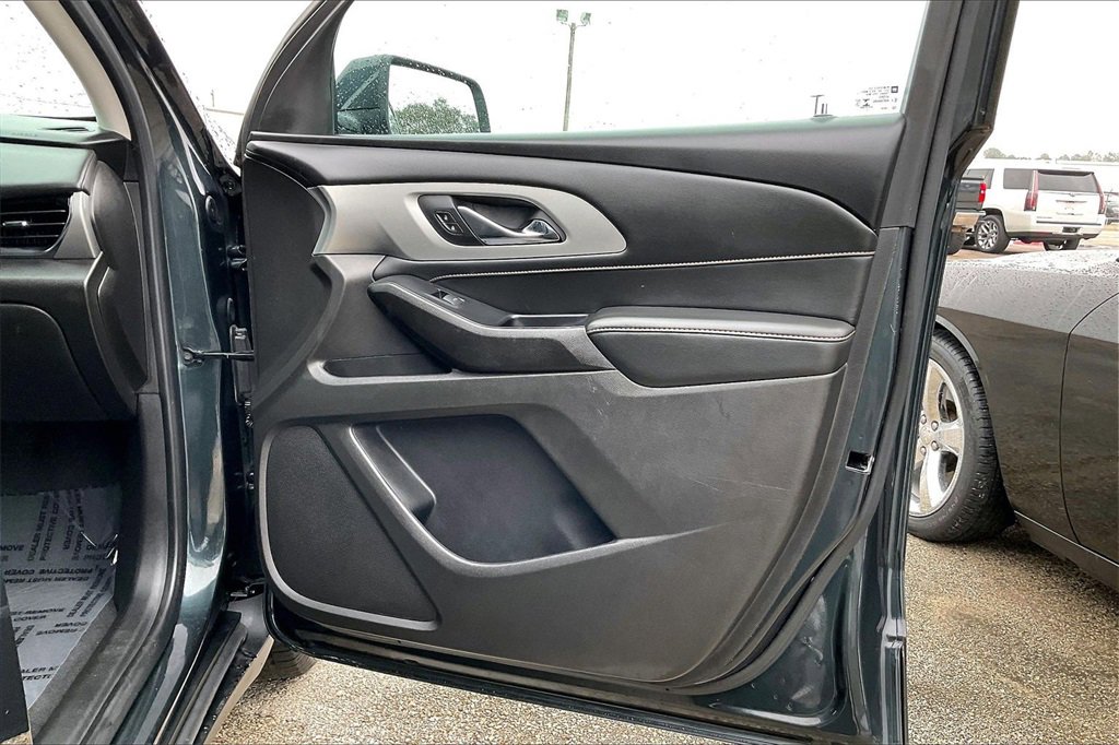 Used 2021 Chevrolet Traverse LT image 23
