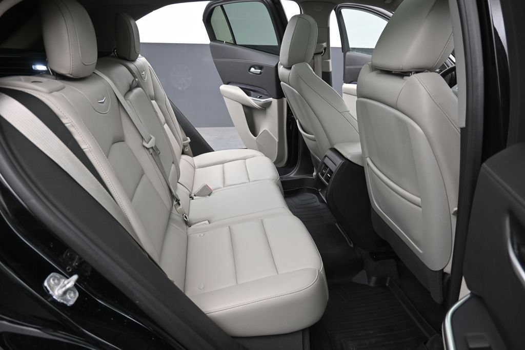 Used 2023 Cadillac XT4 Luxury w/ Driver Awareness Package FWD image 10