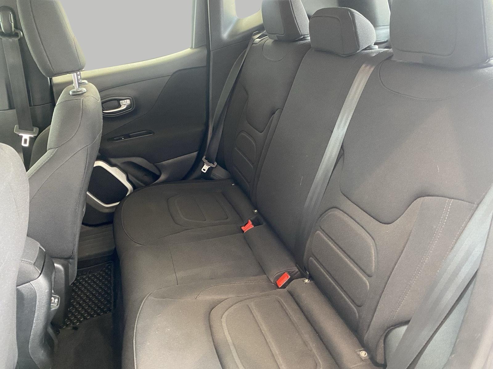 Used 2018 Jeep Renegade Latitude w/ Cold Weather Group AWD/4WD image 14
