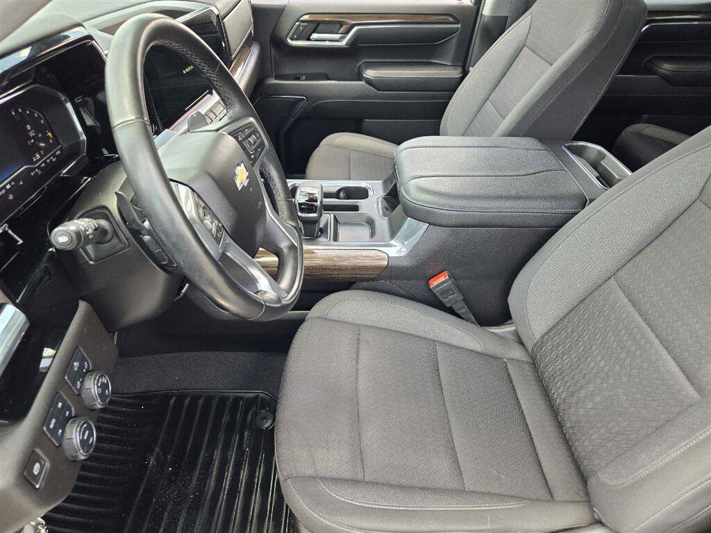Used 2024 Chevrolet Silverado 1500 LT w/ Z71 Off-Road Package AWD/4WD image 10