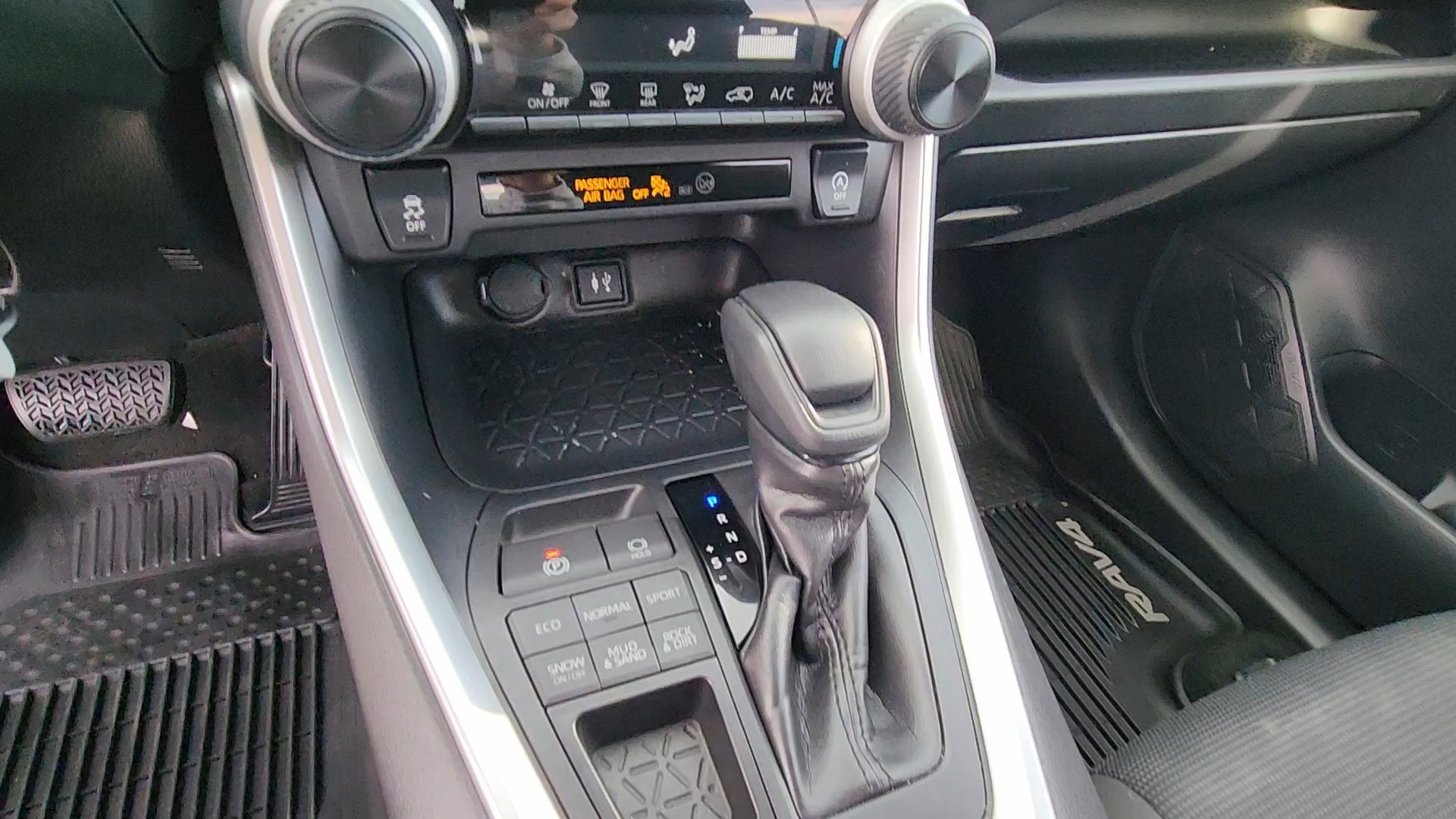 Used 2019 Toyota RAV4 LE image 25