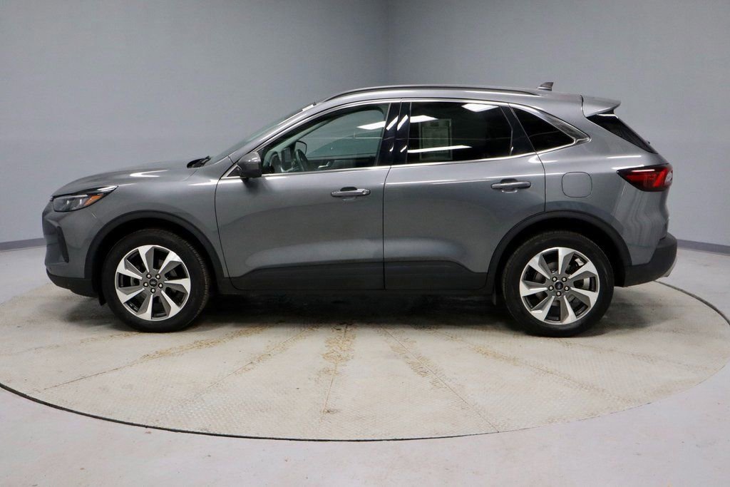 Certified 2024 Ford Escape Platinum AWD/4WD image 2