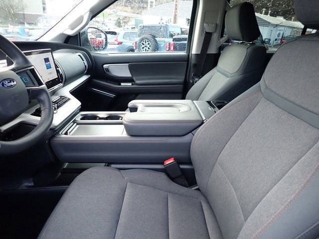 Certified 2025 Ford Expedition Active AWD/4WD image 17
