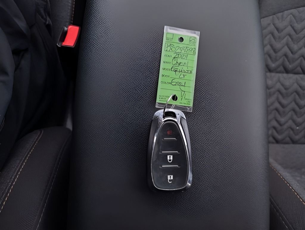 Used 2024 Chevrolet Equinox LT AWD/4WD image 23