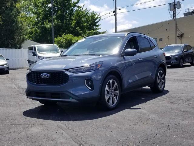 Certified 2023 Ford Escape Platinum w/ Premium Technology Package AWD/4WD image 2