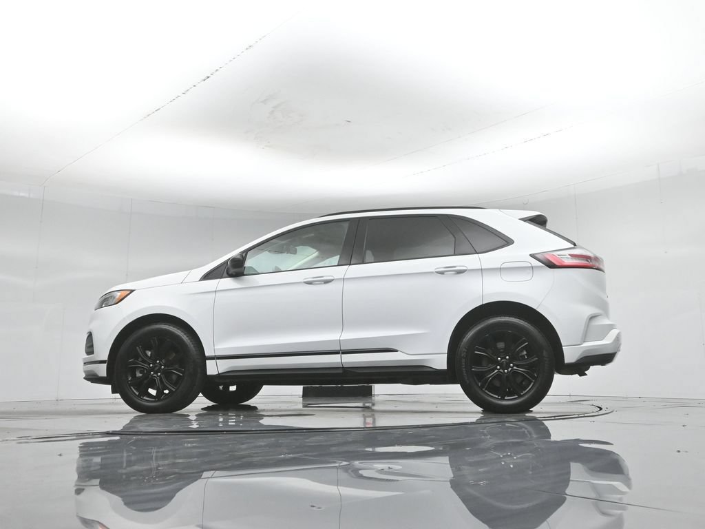 Certified 2022 Ford Edge SE w/ Black Appearance Package AWD/4WD image 53