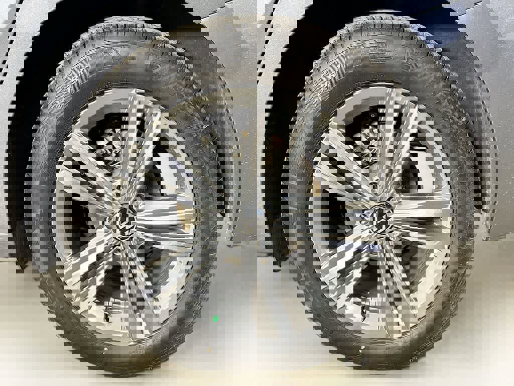 Used 2024 Volkswagen Jetta SE FWD image 11