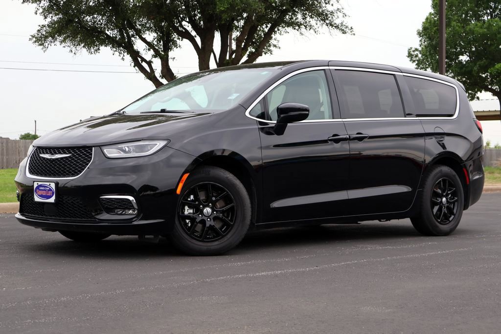Used 2024 Chrysler Pacifica Touring-L FWD image 16