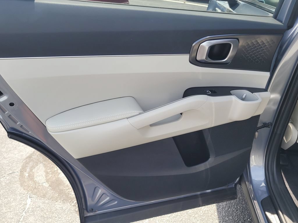 Used 2025 Kia Sorento S FWD image 8
