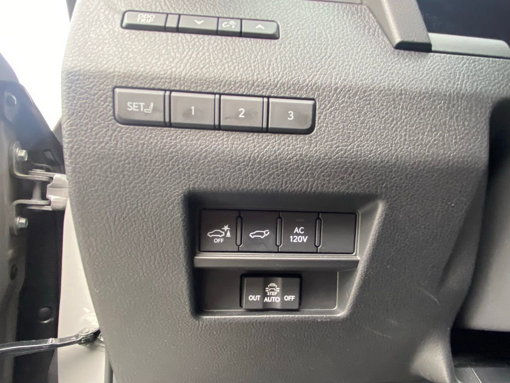 Used 2025 Lexus GX 550 w/ Accessory Package (Z1) image 12