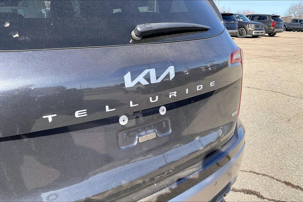 Used 2025 Kia Telluride S image 6