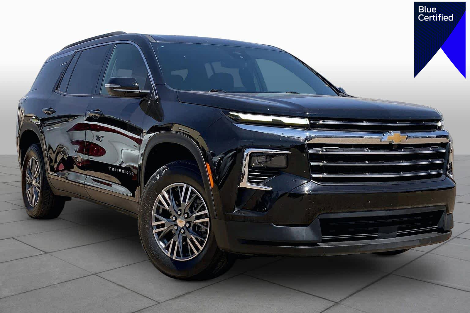 Used 2025 Chevrolet Traverse LT image 1