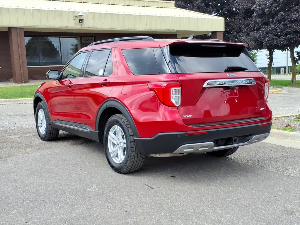 Certified 2023 Ford Explorer XLT w/ Equipment Group 202A AWD/4WD image 3