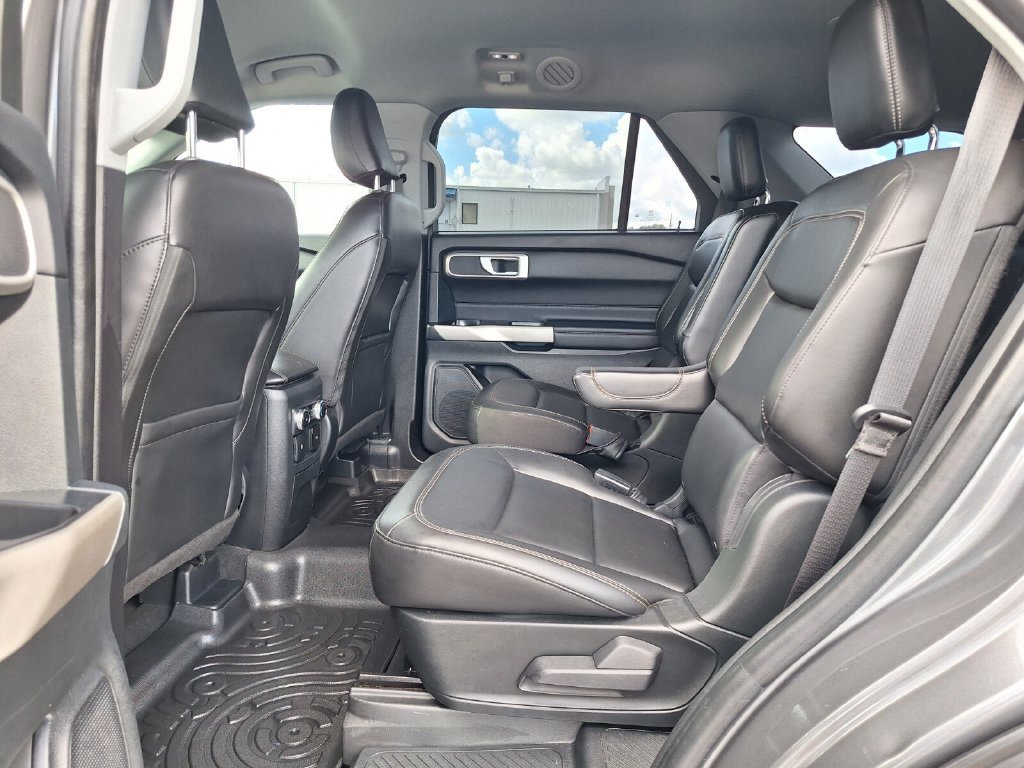 Certified 2022 Ford Explorer XLT w/ Equipment Group 202A RWD image 11