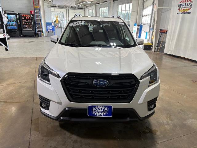 Used 2024 Subaru Forester Premium AWD/4WD image 3