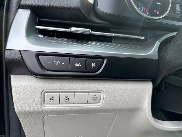 Used 2024 Kia Carnival LX FWD image 22