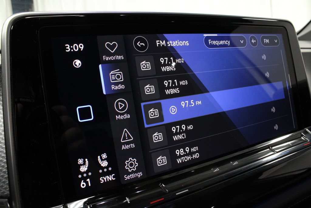 Used 2024 Volkswagen Atlas Cross Sport SEL Premium R-Line AWD/4WD image 3