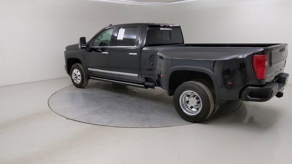 Used 2024 Chevrolet Silverado 3500 High Country w/ High Country Premium Package image 17