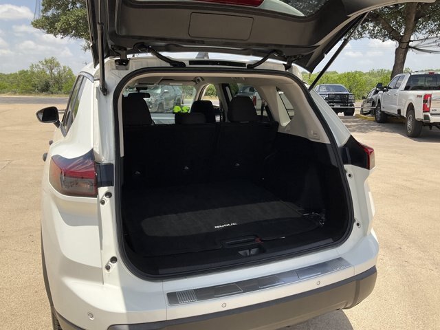 Used 2024 Nissan Rogue S FWD image 15