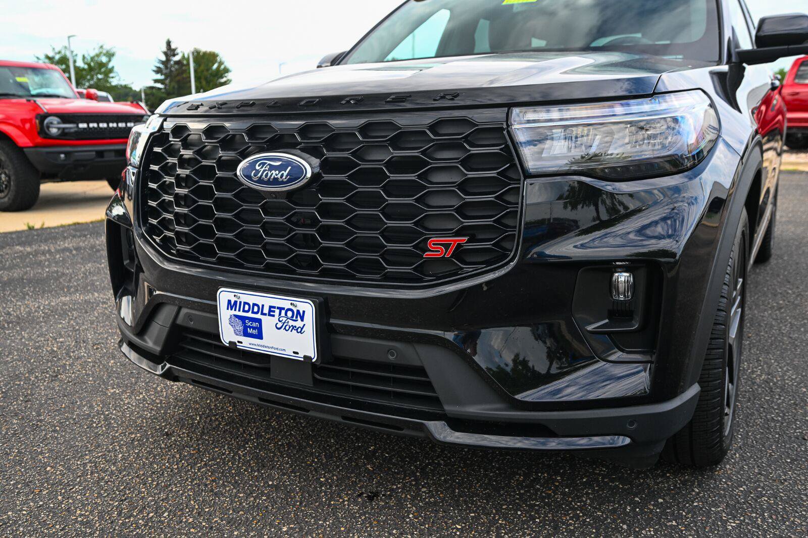 Certified 2025 Ford Explorer ST AWD/4WD image 11