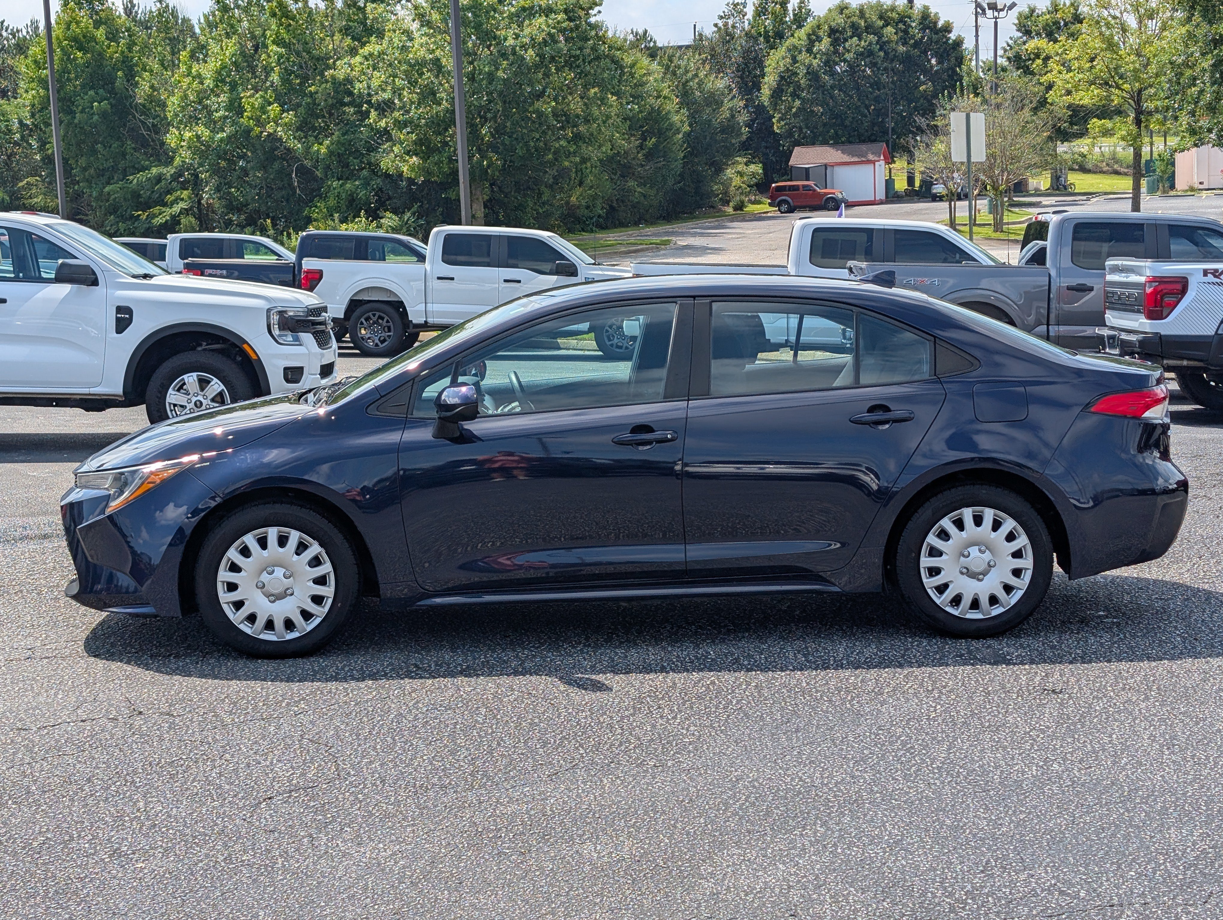 Used 2022 Toyota Corolla LE FWD image 12