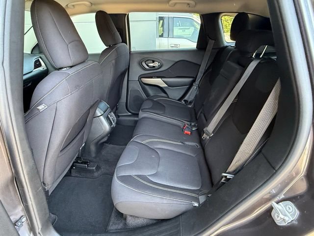 Used 2017 Jeep Cherokee Latitude w/ Safety/Convenience Group FWD image 15