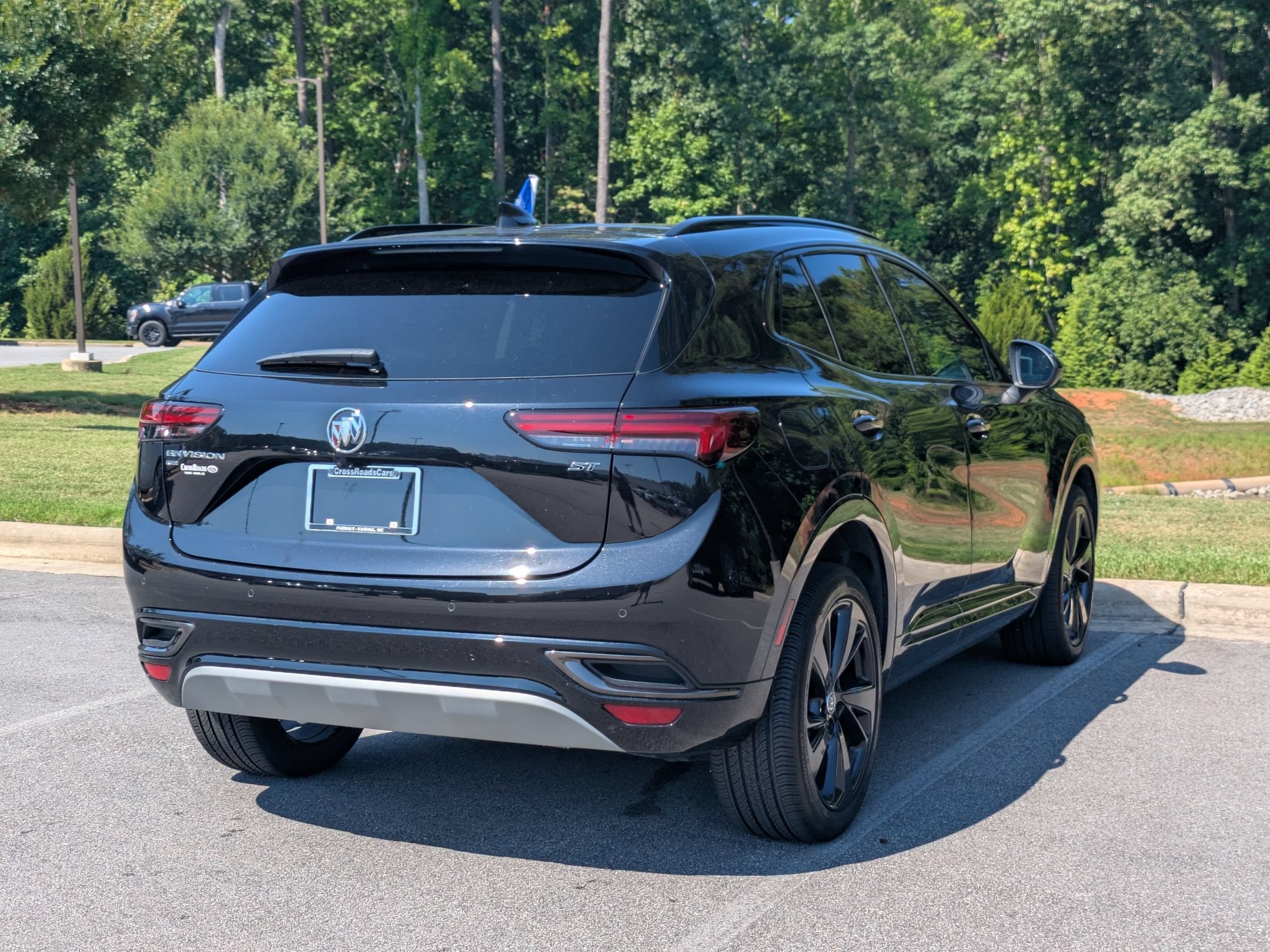 Used 2023 Buick Envision Essence w/ Technology Package I AWD/4WD image 3