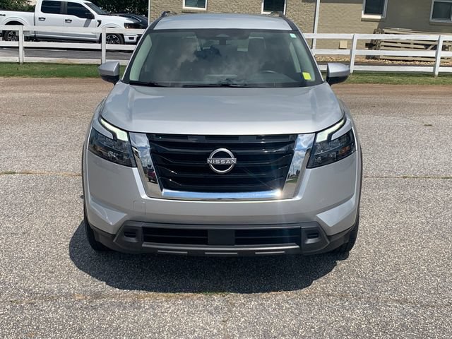 Used 2025 Nissan Pathfinder SV FWD image 2