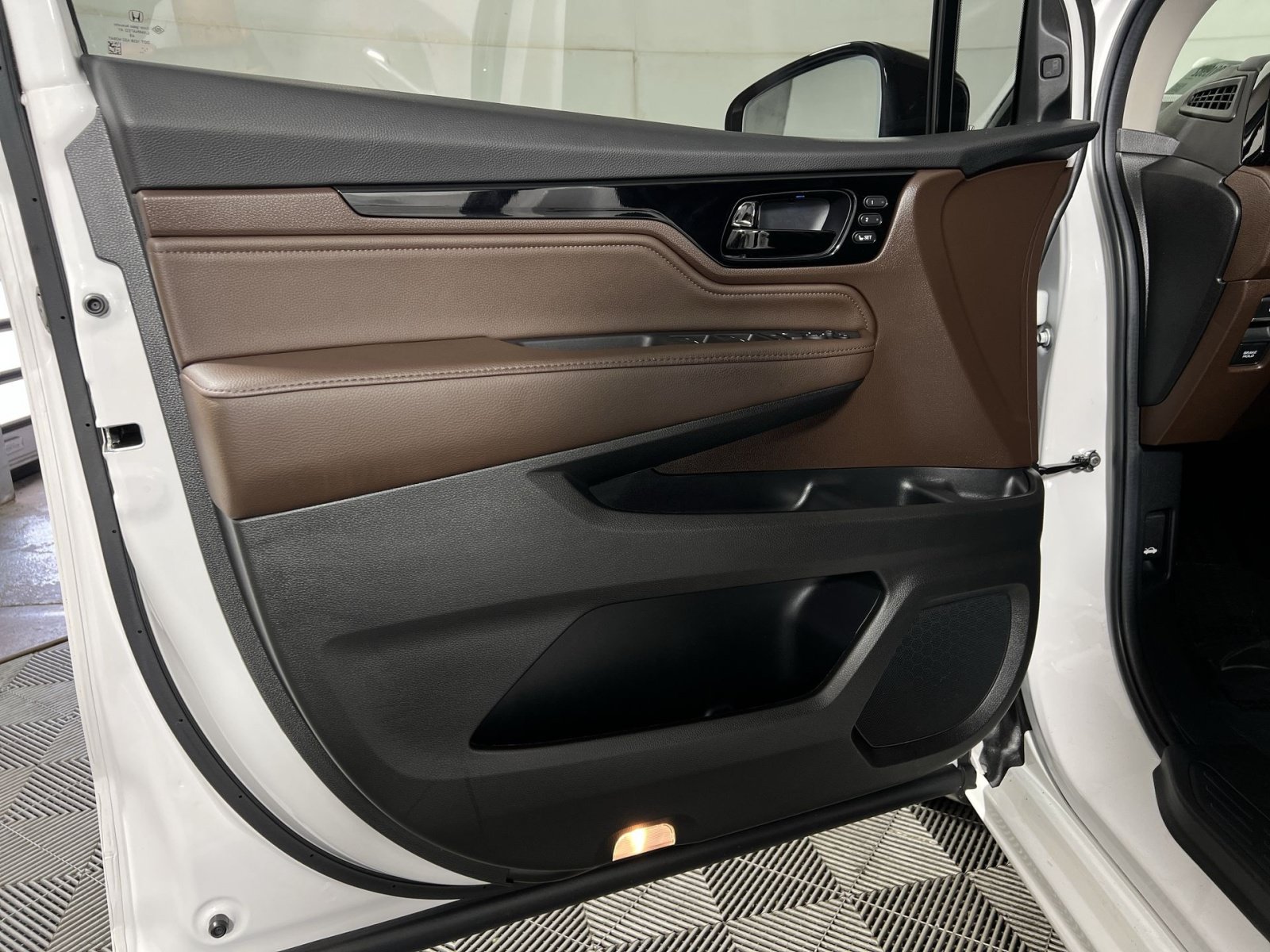 Used 2025 Honda Odyssey Elite image 14