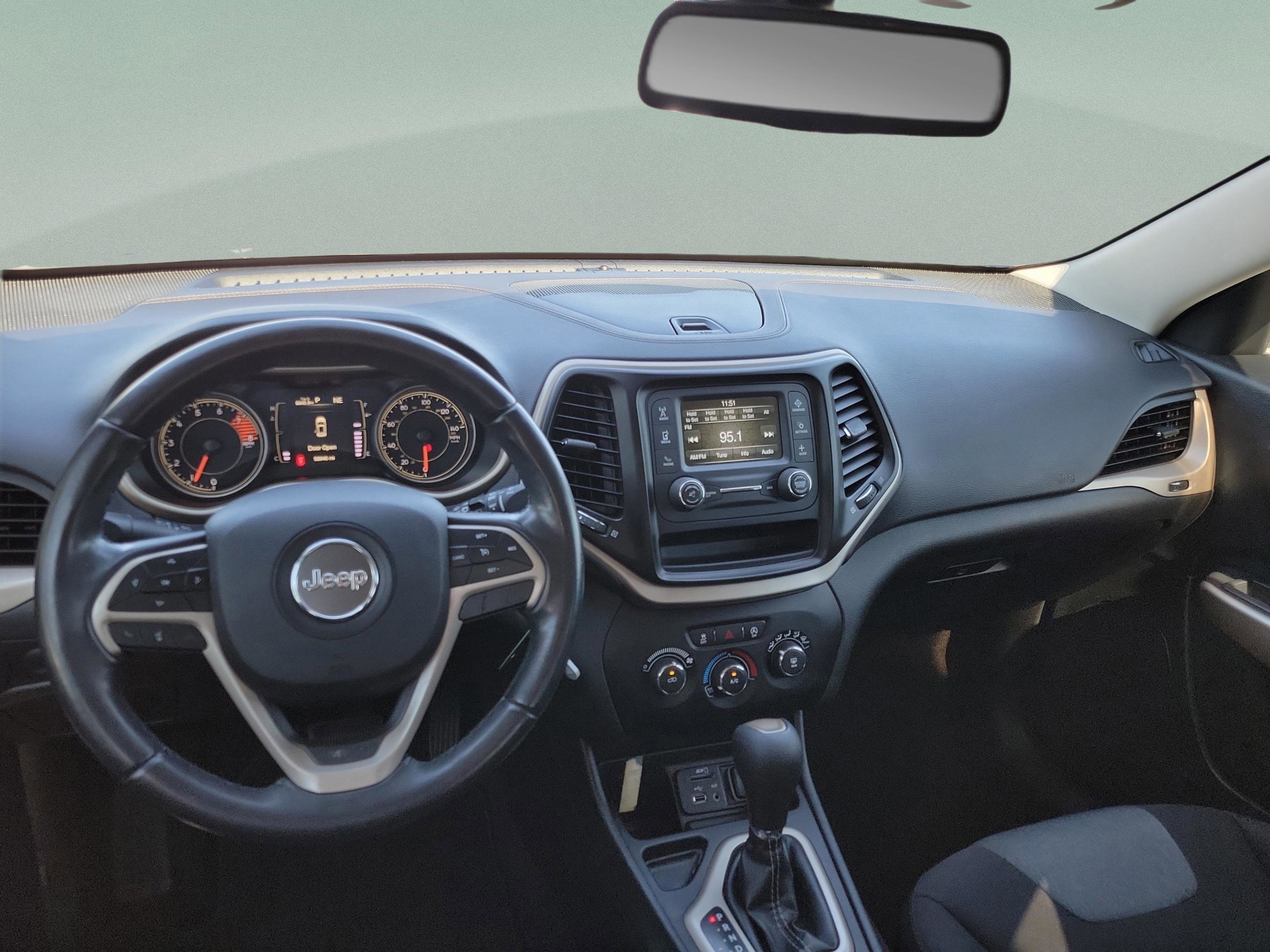 Used 2018 Jeep Cherokee Latitude w/ Altitude Package image 19