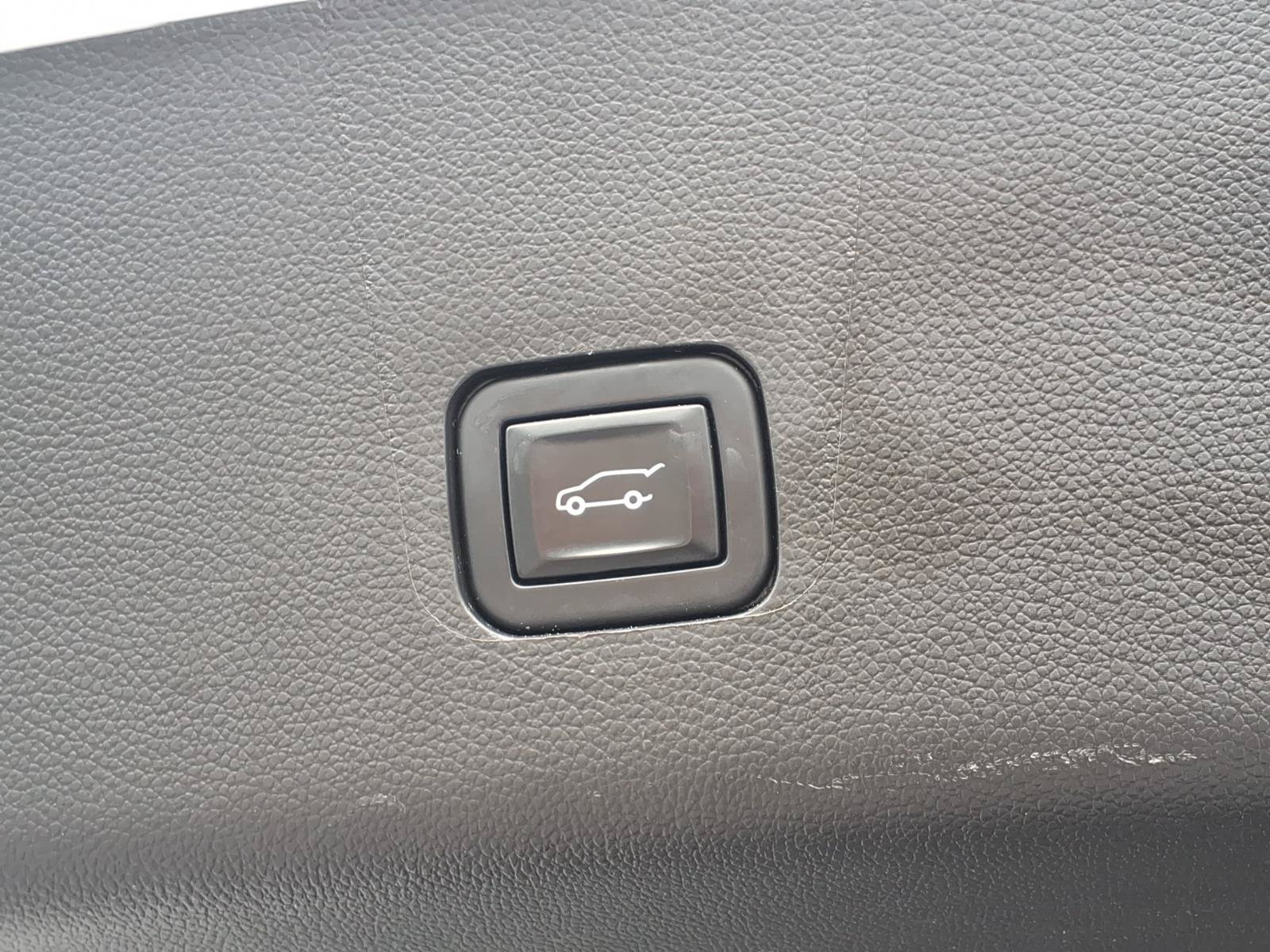 Used 2023 Chevrolet Traverse LT FWD image 26