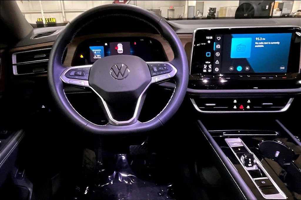 Used 2025 Volkswagen Atlas SE image 7