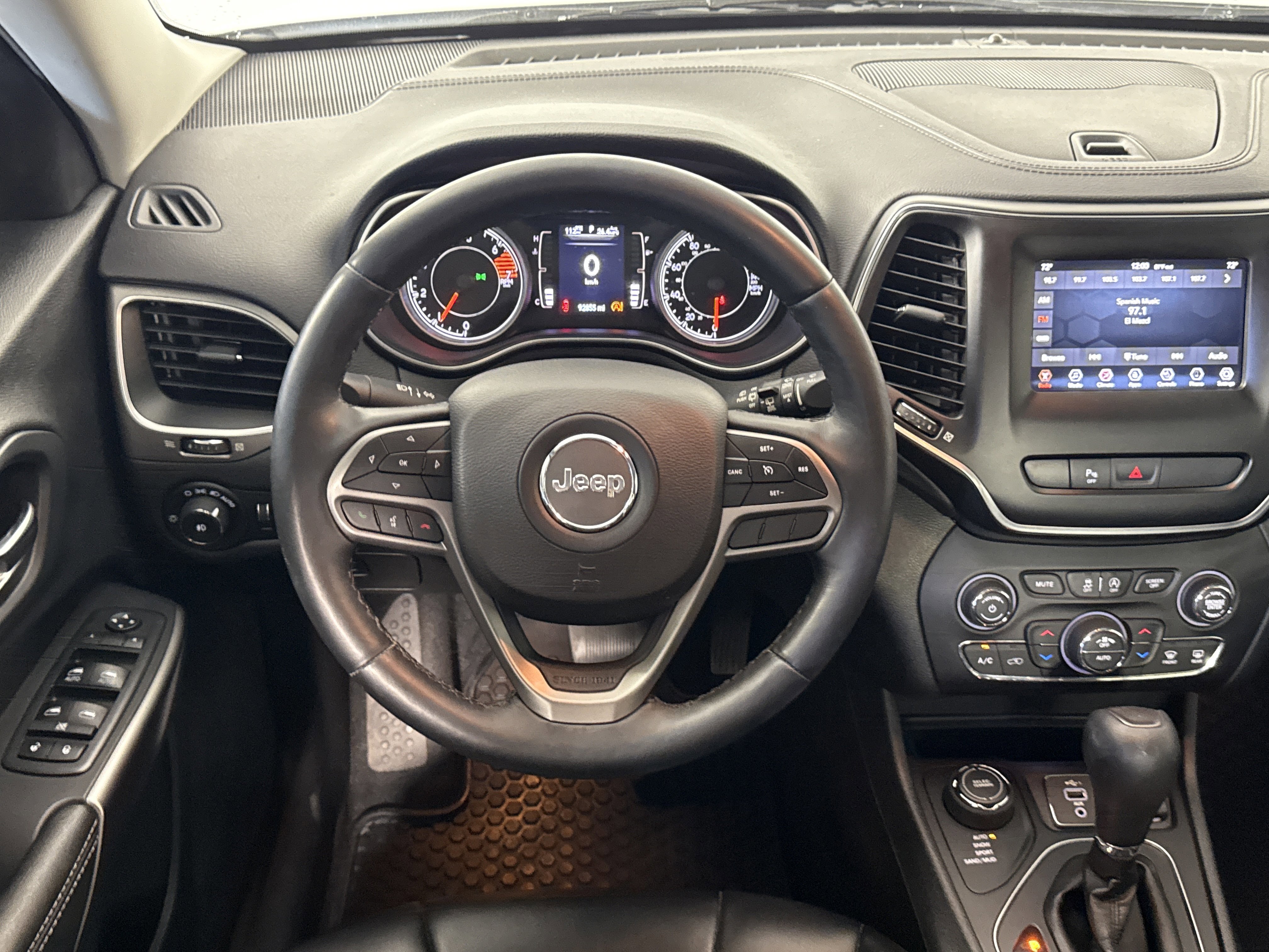 Used 2019 Jeep Cherokee Latitude Plus w/ Comfort/Convenience Group image 11