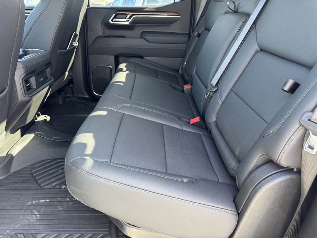 Used 2026 Chevrolet Silverado 1500 LT Trail Boss w/ LT Trail Boss Premium Package AWD/4WD image 16