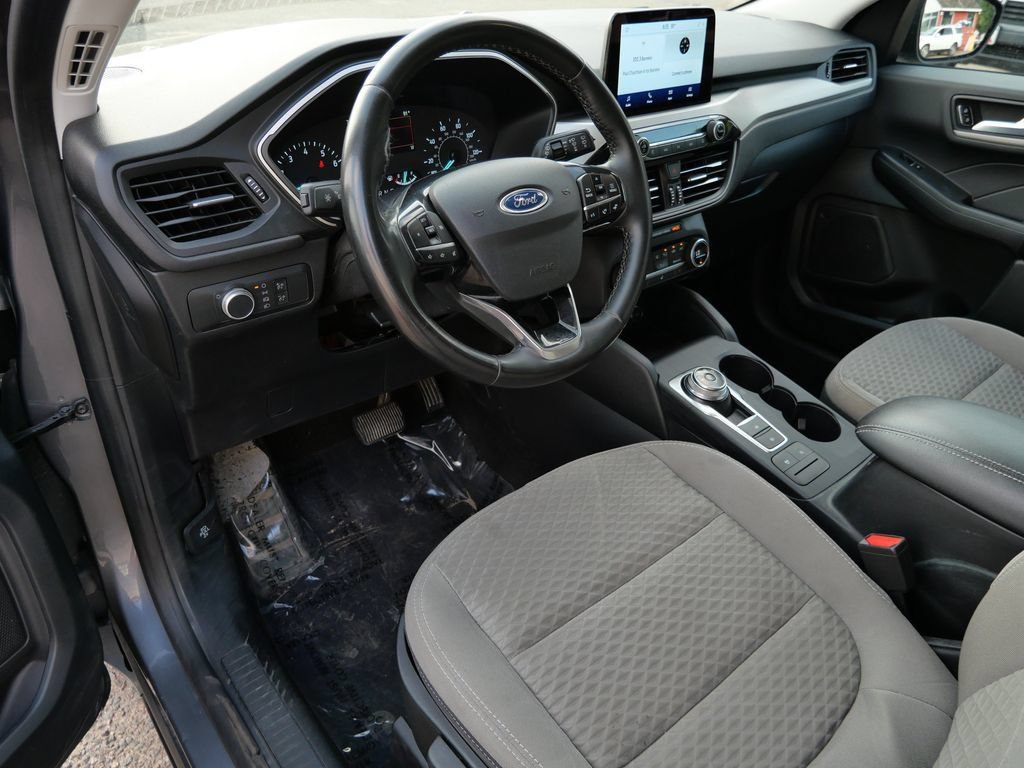 Certified 2021 Ford Escape SE w/ SE Sport Appearance Package AWD/4WD image 3