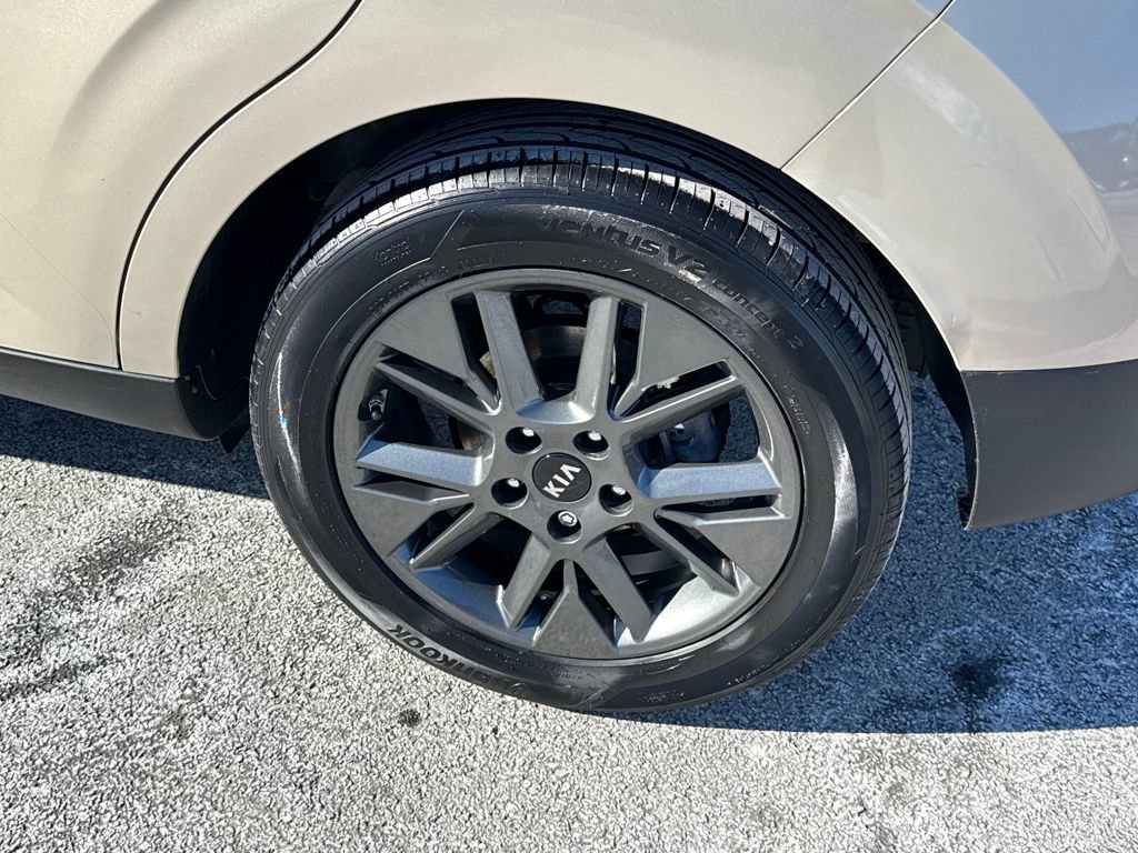 Used 2020 Kia Soul EX image 16