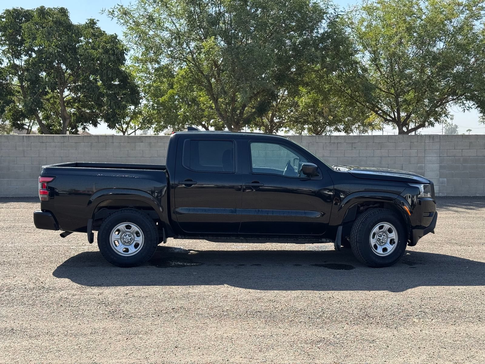 Used 2022 Nissan Frontier S w/ Technology Package RWD image 2