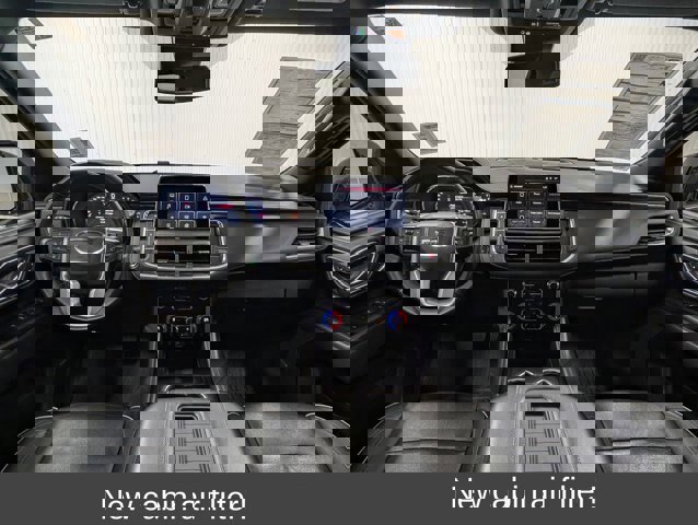 Used 2023 GMC Yukon SLT w/ SLT Premium Package image 7